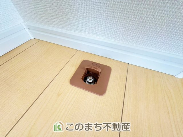 ハートフルタウン宇都宮市戸祭2丁目99番の設備|"リビングで都市ガスファンヒーターをご使用出来るようにガス栓を設けております！
石油ファンヒーターのように灯油を給油しなければいけないイライラから解放されますね♪