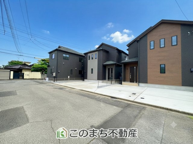 ハートフルタウン宇都宮市戸祭2丁目99番の前面道路含む現地写真|前面道路は広々としてます！運転が苦手な方でもお車の出し入れ簡単で安心です☆

