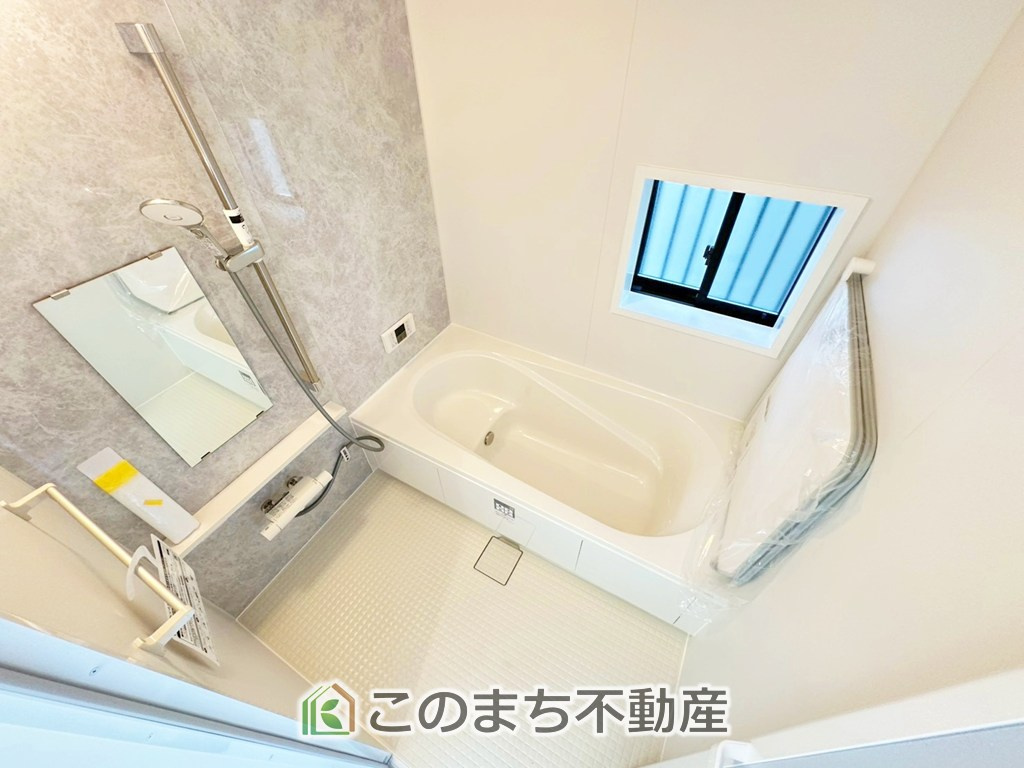 ハートフルタウン宇都宮市戸祭2丁目99番の浴室|"ゆったり１坪バスには換気・乾燥・暖房機能付き！！
大人も足を伸ばせるゆったり浴槽！！
ご家族皆さんで入っても、一人でゆっくり入っても一日の疲れを癒してくれるお風呂です！！"
