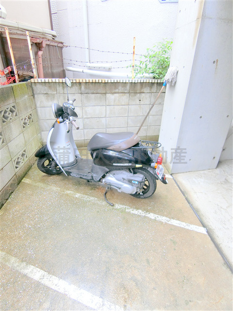 シンシア千鳥町のその他共用部分|バイク置き場　空き状況等詳細はお問合せ下さい。