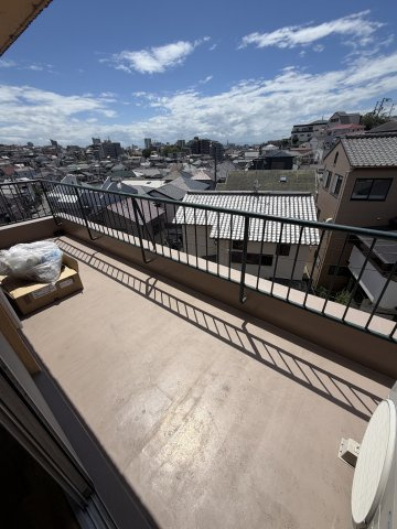 ラムール西山町の居間・リビング