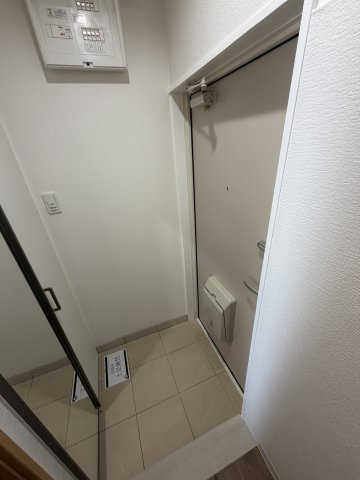 ラムール西山町の玄関