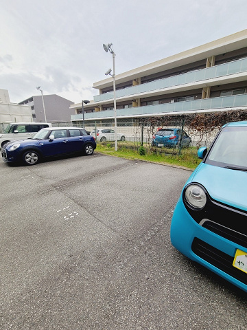 ルモンド西宮の駐車場
