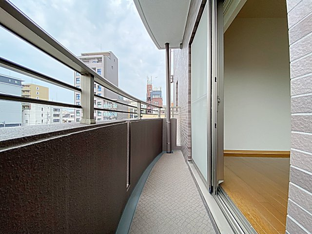 リアン東山のバルコニー|同間取り別部屋の画像です
