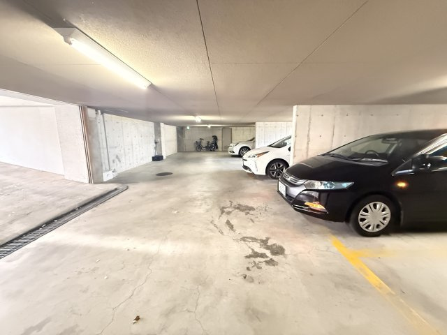 エルネスト甲南山手の駐車場
