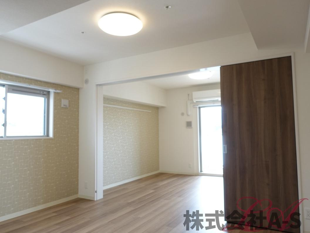 プレサンス丸の内フォートの居間・リビング|同間取り画像使用
実際のお部屋と色などが異なる場合がございます。