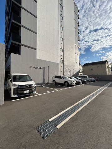 プレサンス神戸長田マリエントの駐車場