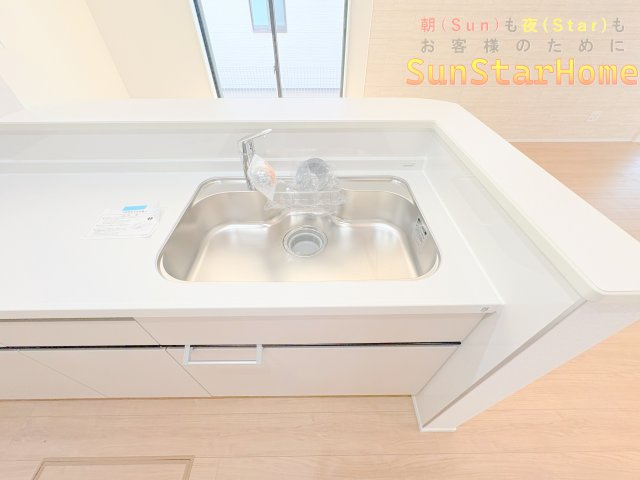 【サンスターホーム】青梅市長淵1丁目　新築5号棟のキッチン