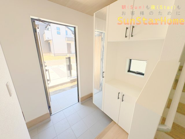 【サンスターホーム】青梅市長淵1丁目　新築5号棟の玄関