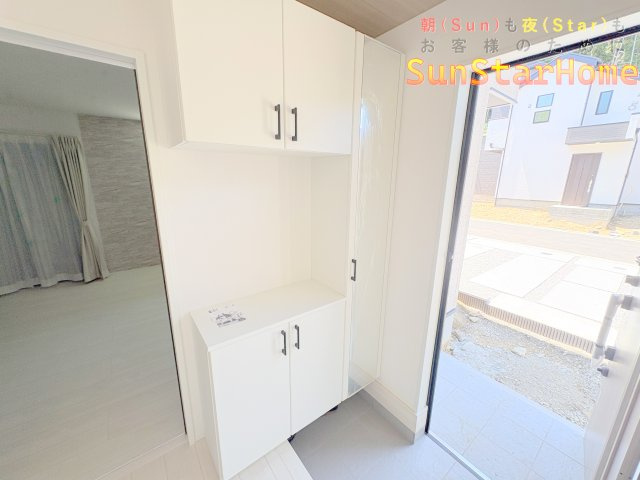 【サンスターホーム】青梅市長淵1丁目　新築4号棟の玄関