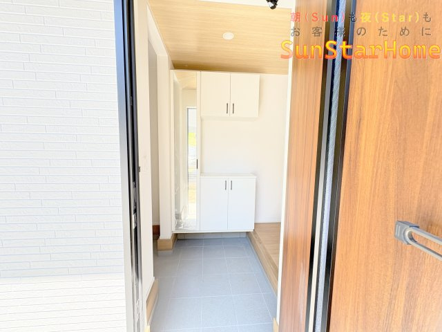 【サンスターホーム】青梅市長淵1丁目　新築3号棟の玄関