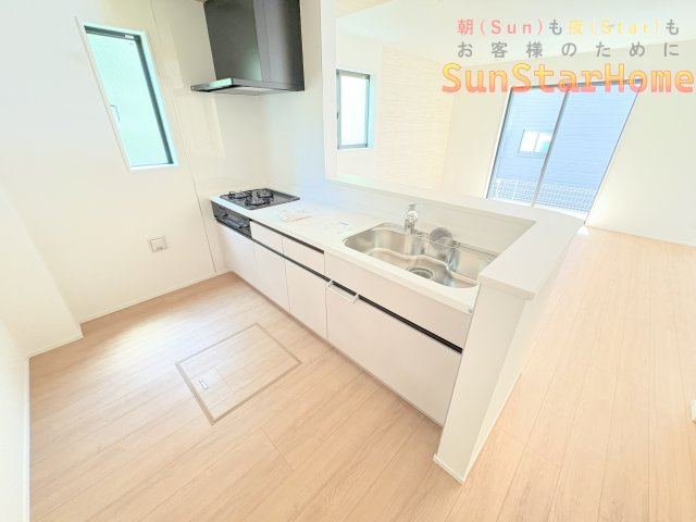【サンスターホーム】青梅市長淵1丁目　新築3号棟のキッチン