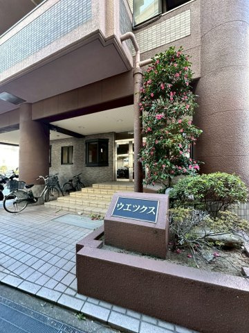 ウエックスマンションのエントランス