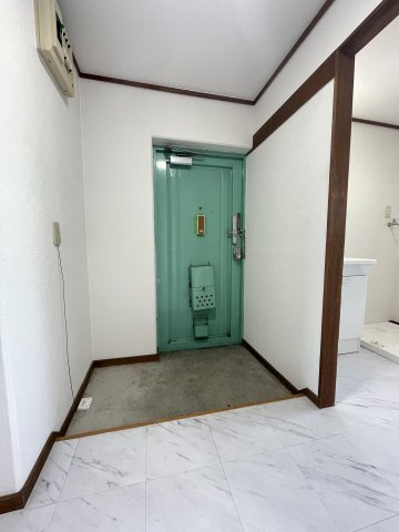 谷口ハイツの玄関