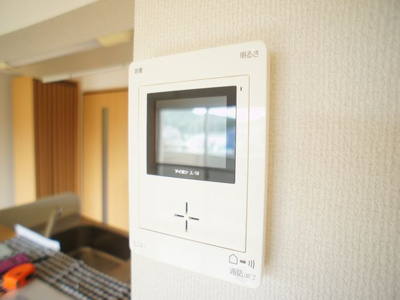 【設備】 | Y&Mラ・フォーレ栄町C棟 | 訪問者の確認ができるTVドアホン付きです♪