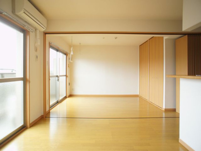 【子供部屋】 | Y&Mラ・フォーレ栄町C棟 | オープンにすると広く南側洋間です♪