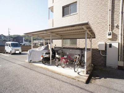 【その他共用部分】 | Y&Mラ・フォーレ栄町C棟 | 屋根付きの駐輪場があります♪