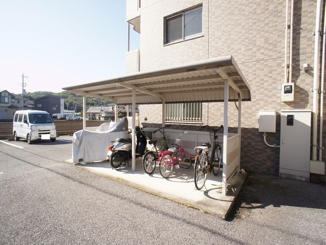 【その他共用部分】 | Y&Mラ・フォーレ栄町C棟 | 屋根付きの駐輪場があります♪