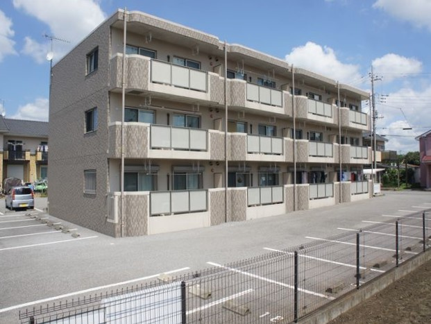 【外観】 | Y&Mラ・フォーレ栄町C棟 | 鉄筋コンクリート造り！3階建てマンションです♪