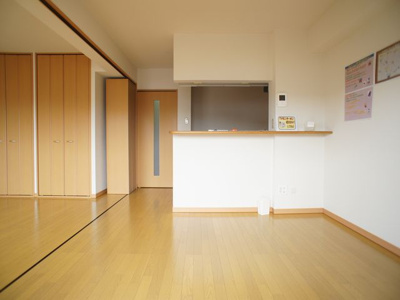 【居間・リビング】 | Y&Mラ・フォーレ栄町C棟 | お子様の様子を見ながらできる対面キッチンです♪