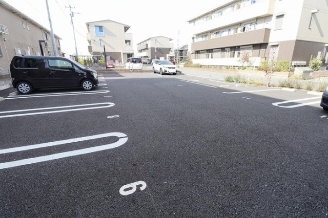 ゼピュロスみどりのFの駐車場
