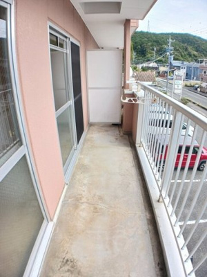 【バルコニー】 | ロジュマン緑ケ丘 | 開放的で明るい空間を演出してくれるバルコニーです