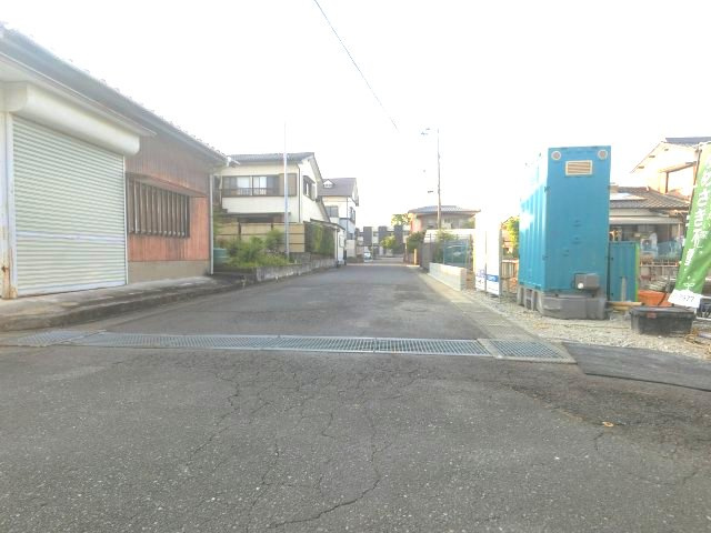 三養基郡上峰大字坊所11期 1号棟の前面道路含む現地写真