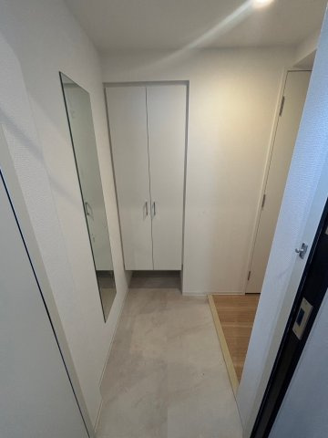 セレニテ難波ミラク参番館の玄関