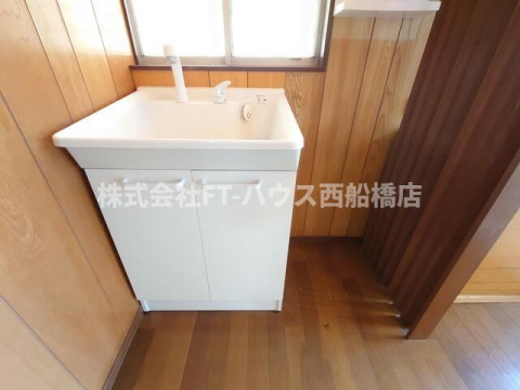 市川市大野町２丁目戸建の独立洗面台