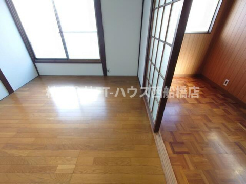 市川市大野町２丁目戸建の居間・リビング