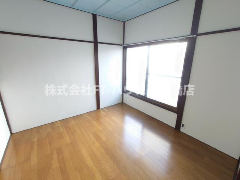 市川市大野町２丁目戸建の居間・リビング