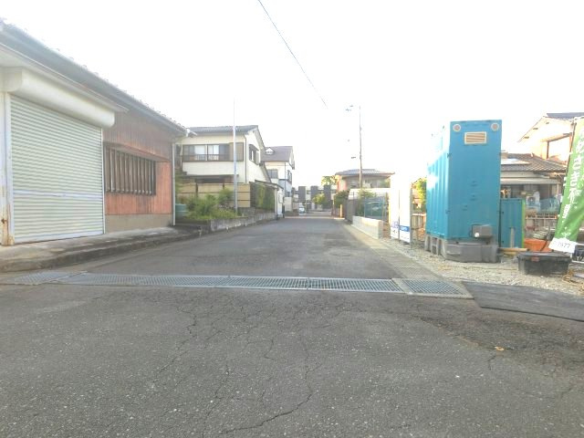 三養基郡上峰大字坊所11期 2号棟の前面道路含む現地写真