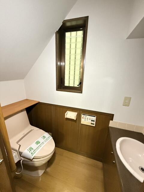 江戸川区南小岩４丁目戸建のトイレ