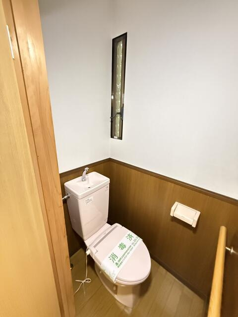 江戸川区南小岩４丁目戸建のトイレ