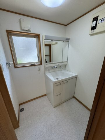 坂中中古住宅の独立洗面台