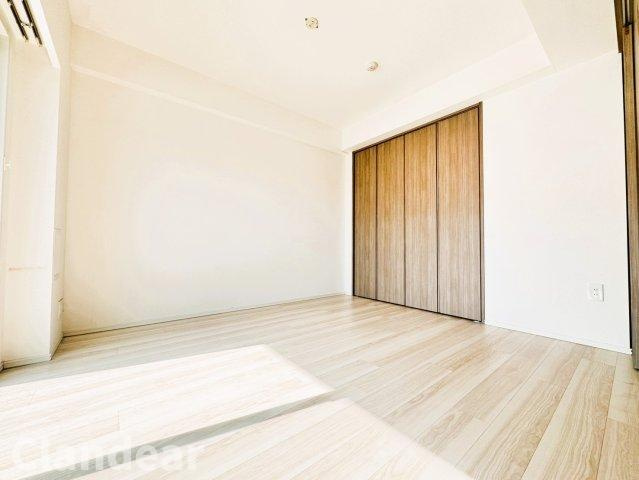 ミルーナヒルズ西新井の洋室|ドキドキの新生活も、安心してスタート。ぴったりの住まいを見つけませんか？クランディアが一緒に住まい選びをサポートします‼　まずは、お気軽にお問合せください　＃クランディア