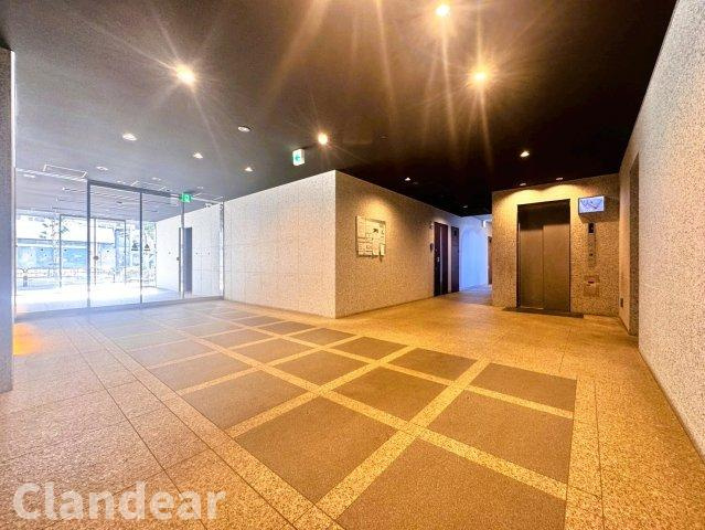 ミルーナヒルズ西新井のエントランス|ドキドキの新生活も、安心してスタート。ぴったりの住まいを見つけませんか？クランディアが一緒に住まい選びをサポートします‼　まずは、お気軽にお問合せください　＃クランディア