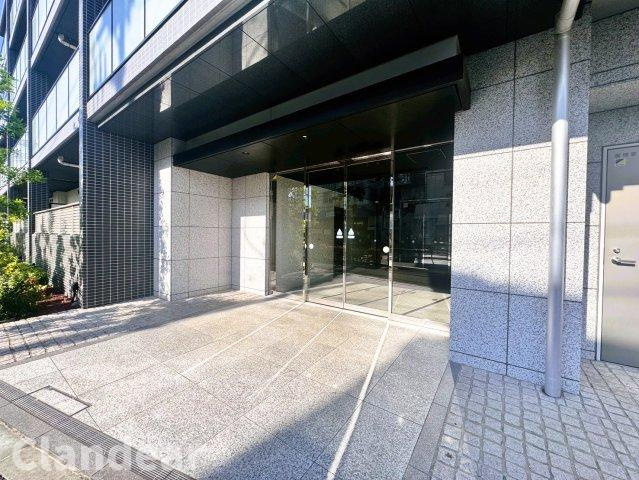 ミルーナヒルズ西新井のエントランス|ドキドキの新生活も、安心してスタート。ぴったりの住まいを見つけませんか？クランディアが一緒に住まい選びをサポートします‼　まずは、お気軽にお問合せください　＃クランディア