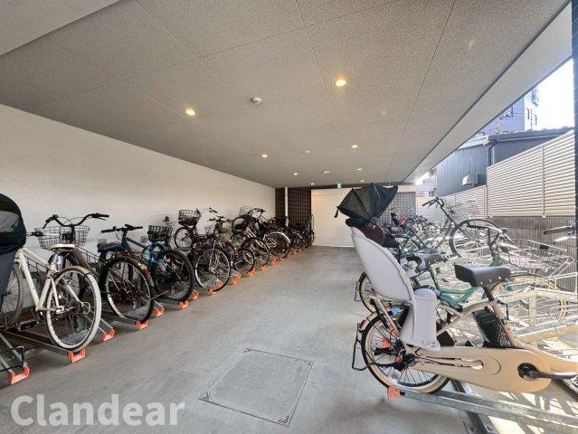 ミルーナヒルズ西新井の駐車場|ドキドキの新生活も、安心してスタート。ぴったりの住まいを見つけませんか？クランディアが一緒に住まい選びをサポートします‼　まずは、お気軽にお問合せください　＃クランディア