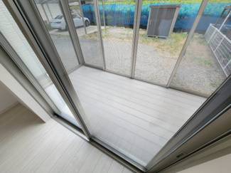 【バルコニー】 | 山梨市上栗原 平成25年築中古戸建 リフォ済 敷地128坪 | 1階　洋室10.7帖のサンルーム