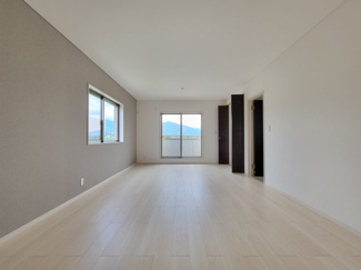 【洋室】 | 山梨市上栗原 平成25年築中古戸建 リフォ済 敷地128坪 | 2階　洋室14帖