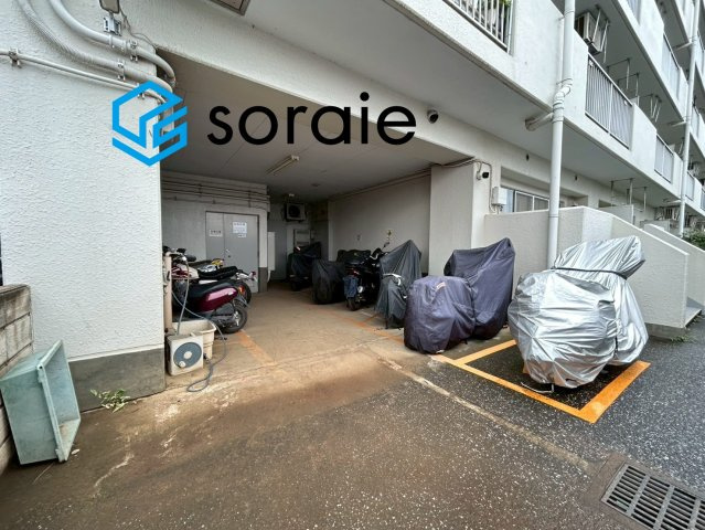 シャルマンコーポ狭山　中古マンション　8階の駐車場|令和8年7月2日撮影。