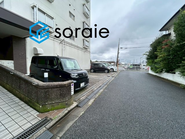 シャルマンコーポ狭山　中古マンション　8階の駐車場|令和8年7月2日撮影。
