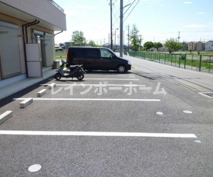 ジョワ・ド・ヴィーヴルＡの駐車場