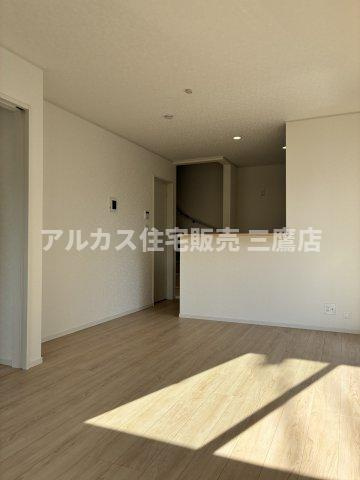 府中市小柳町1丁目 京王線 多磨霊園駅 新築戸建の居間・リビング