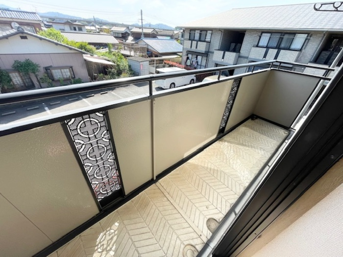 パストラル湯川　B棟のバルコニー