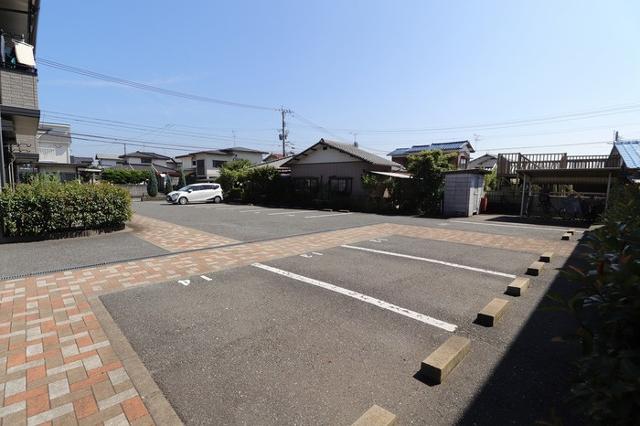 パストラル湯川　B棟の駐車場