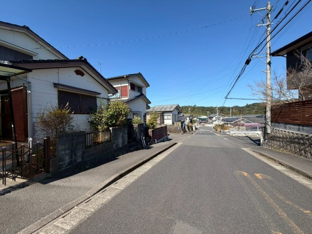 千年2丁目　中古戸建ての前面道路含む現地写真