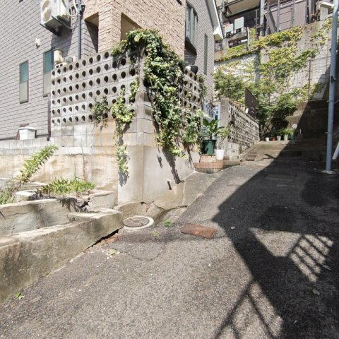 島瀬町52坪の前面道路含む現地写真