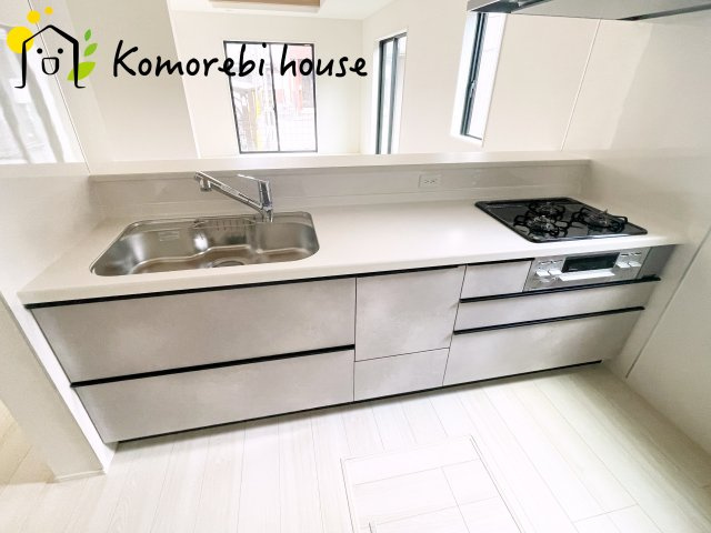 上尾市平方　3期　新築一戸建て　グラファーレ　03のキッチン|きれいなキッチンです